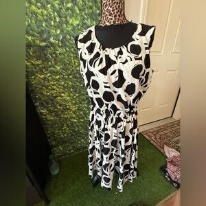 Elegant Black and White Women's Dress p26